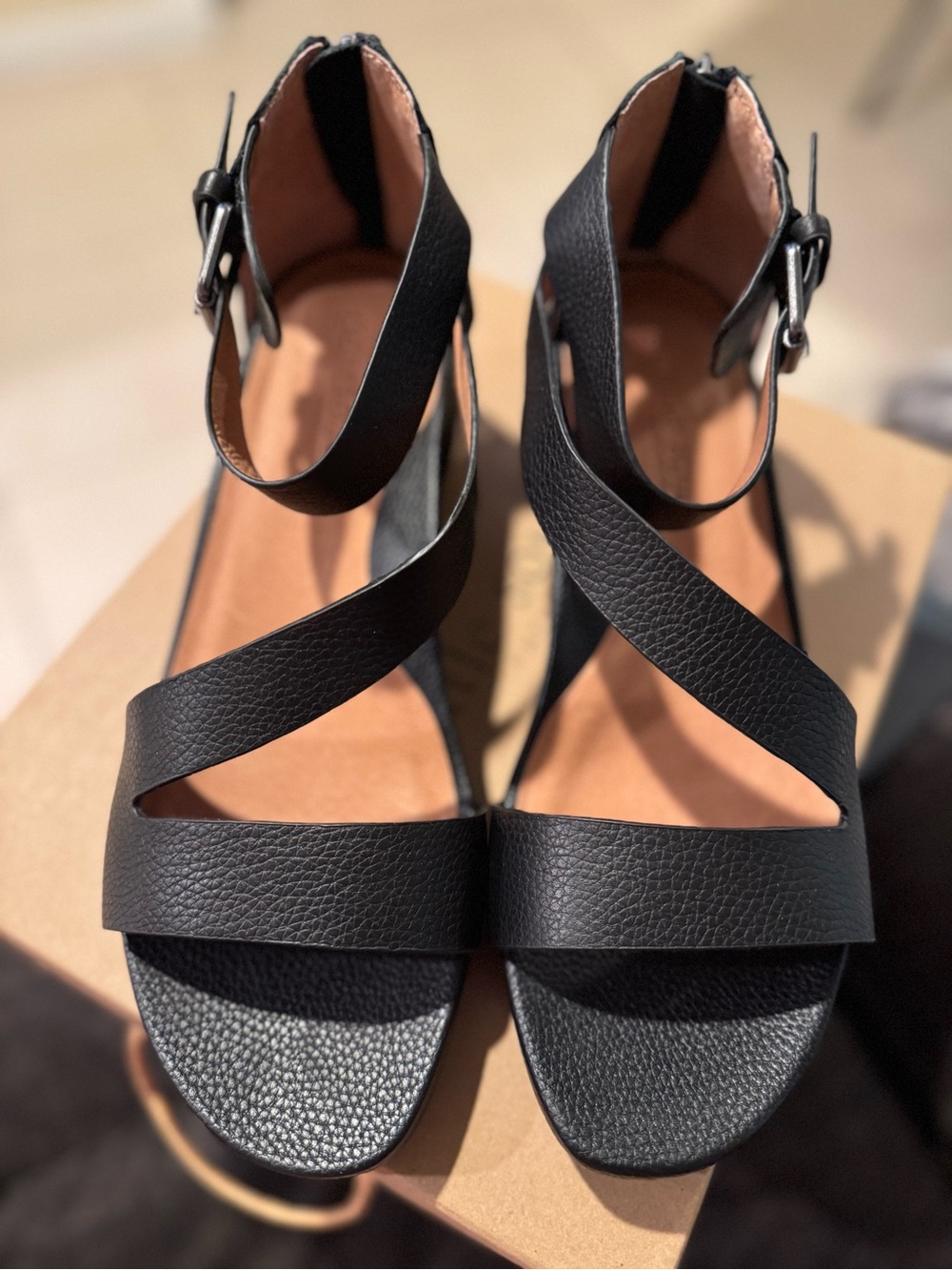 Gentle Souls Igwen Women’s Black Leather Ankle Strap Sandals Size 10M NWT